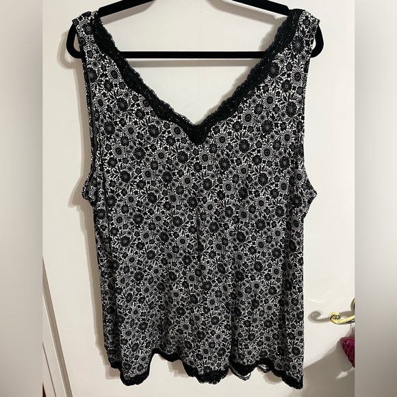 22/24 Lane Bryant black and white tank top - Picture 2 of 6